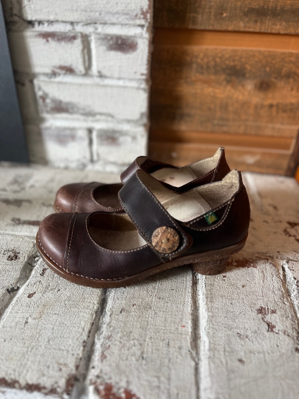 El nationalista Women’s 38/ US 7.5 Mary Jane Shoes with Strap